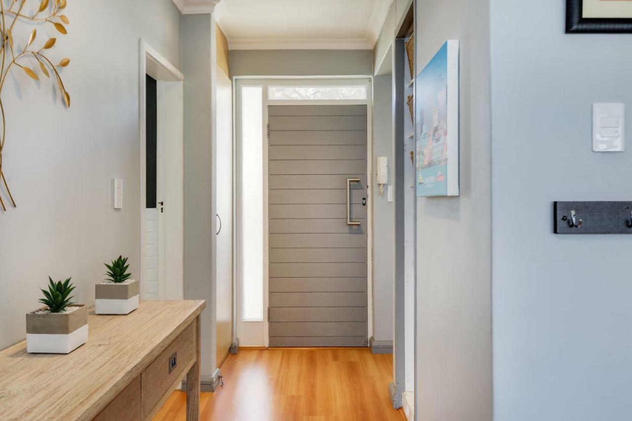 Backup-Powered Bantry Bay View 2 Bed Apartment 케이프타운 외부 사진