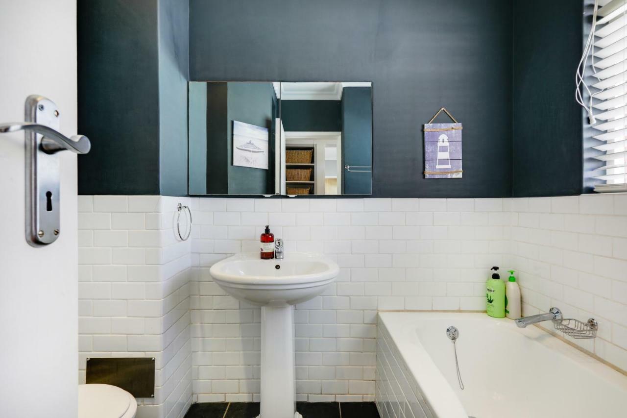 Backup-Powered Bantry Bay View 2 Bed Apartment 케이프타운 외부 사진